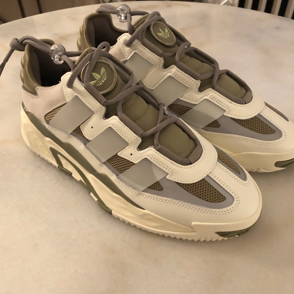 NWOT Adidas Niteball in Green/Cream/Silver Men’s US 10.5